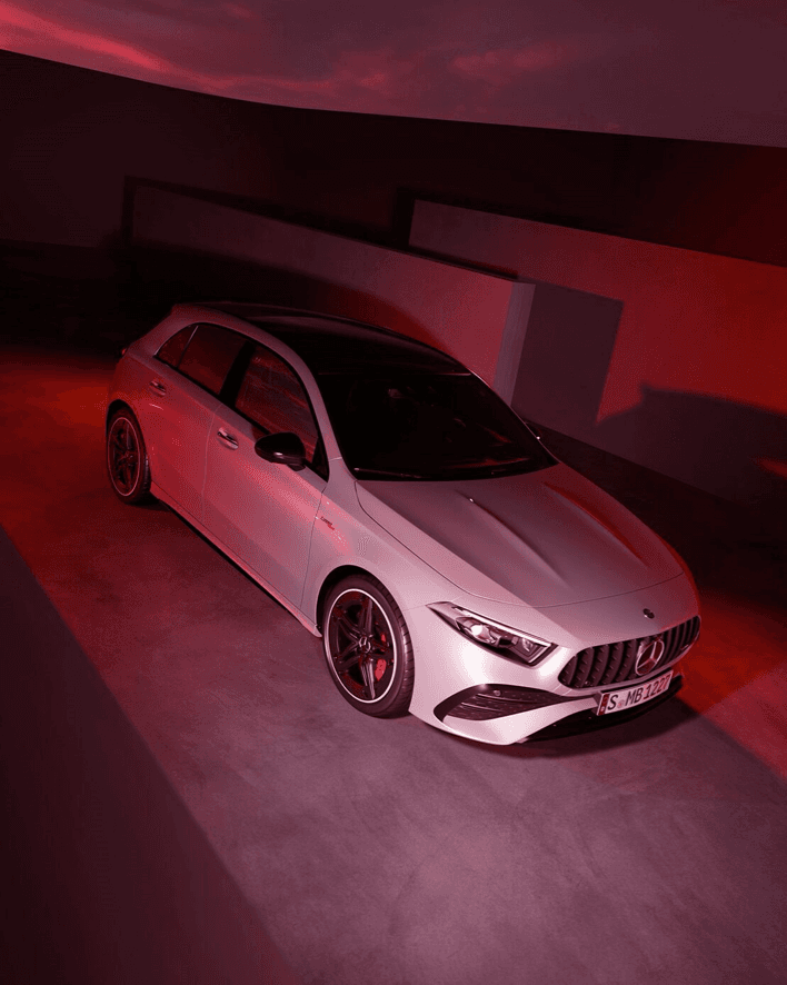 imagen del formulario de contacto de suscripción de coches que muestra un mercedes benz blanco 180d disponible para suscripción en Mobility Centro Rent a Car